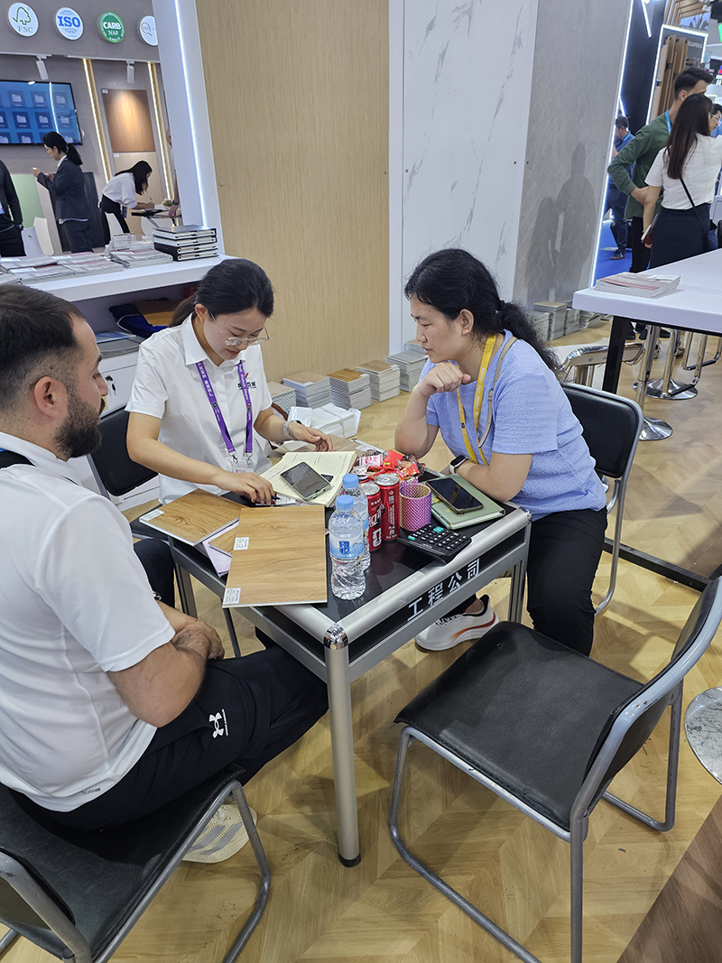 embracing-global-trade-with-smart-manufacturing-premium-quality-utop-flooring-successfully-attends-the-139th-canton-fair-1.jpg
