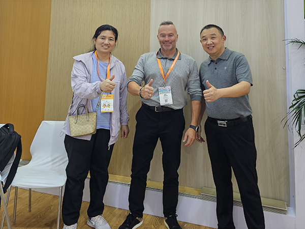 salesperson-and-customer-photo.jpg